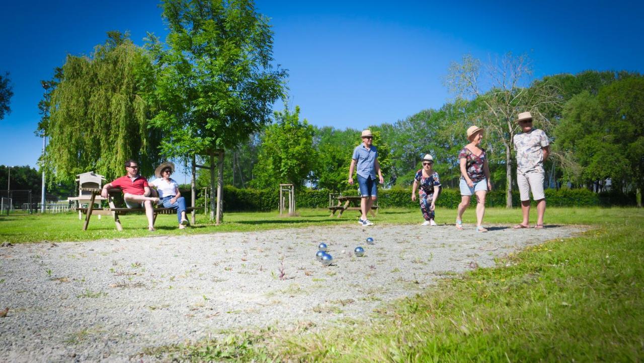 Camping Des Loisirs Evron Hotel Exterior foto